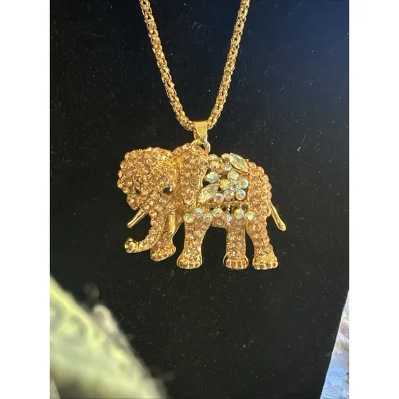 Marked Betsy Johnson Rhinestone Elephant Goldtone Statement Necklace Pendant 28” - Picture 4 of 15